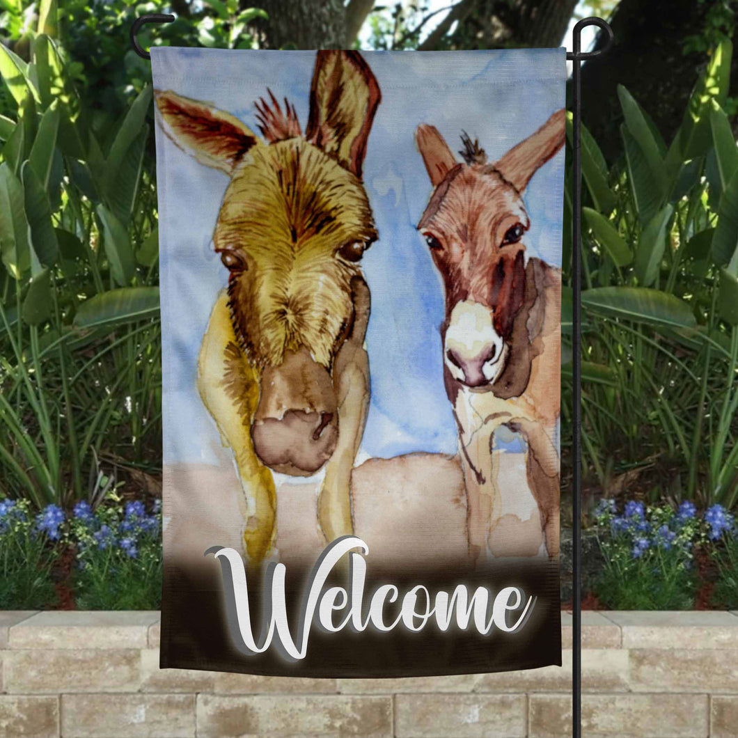 Add a touch of southern charm to your yard with this handcrafted watercolor-style garden flag from Lorenzen Farm in Oklahoma. Measures 12x18 inches and fits most flagpoles. Perfect for refreshing your garden decor!